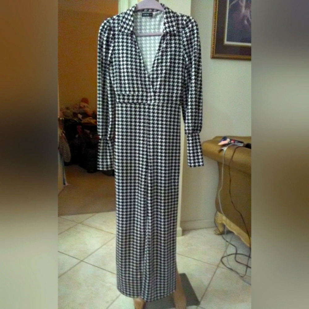 BNWOT BLACK/ WHITE JUMPSUIT TESSELATION DESIGN SZ. SM BY ChicMe DRESS UP OR DOWN